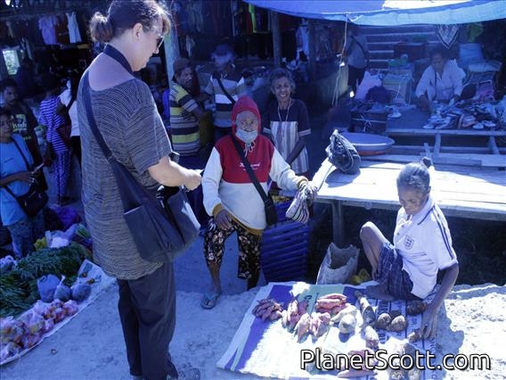 Apui Market - Shopping for Casava and Eggs