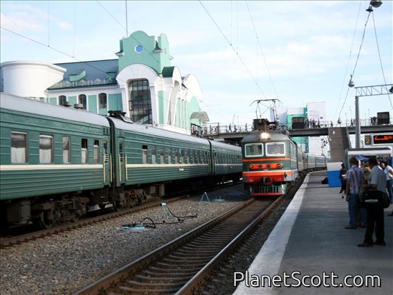 Novosibirsk Railway Station, TransSiberian Train 055 Arrives