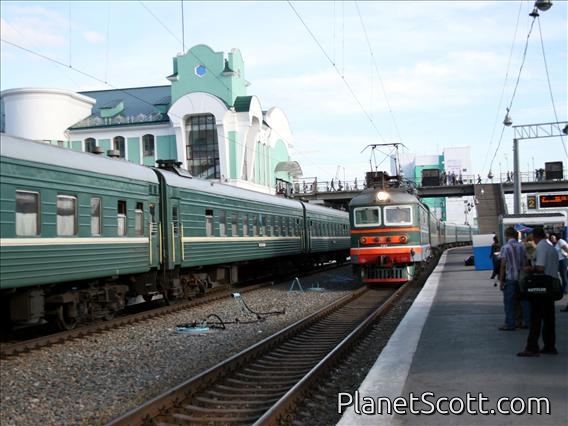 Novosibirsk Railway Station, TransSiberian Train 055 Arrives